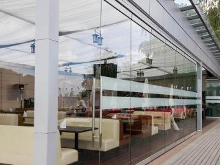 Система Dorma HSW - трансформируемые перегородки из стекла на заказ.