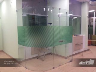 Купить стеклянные перегородки для дома в Минске